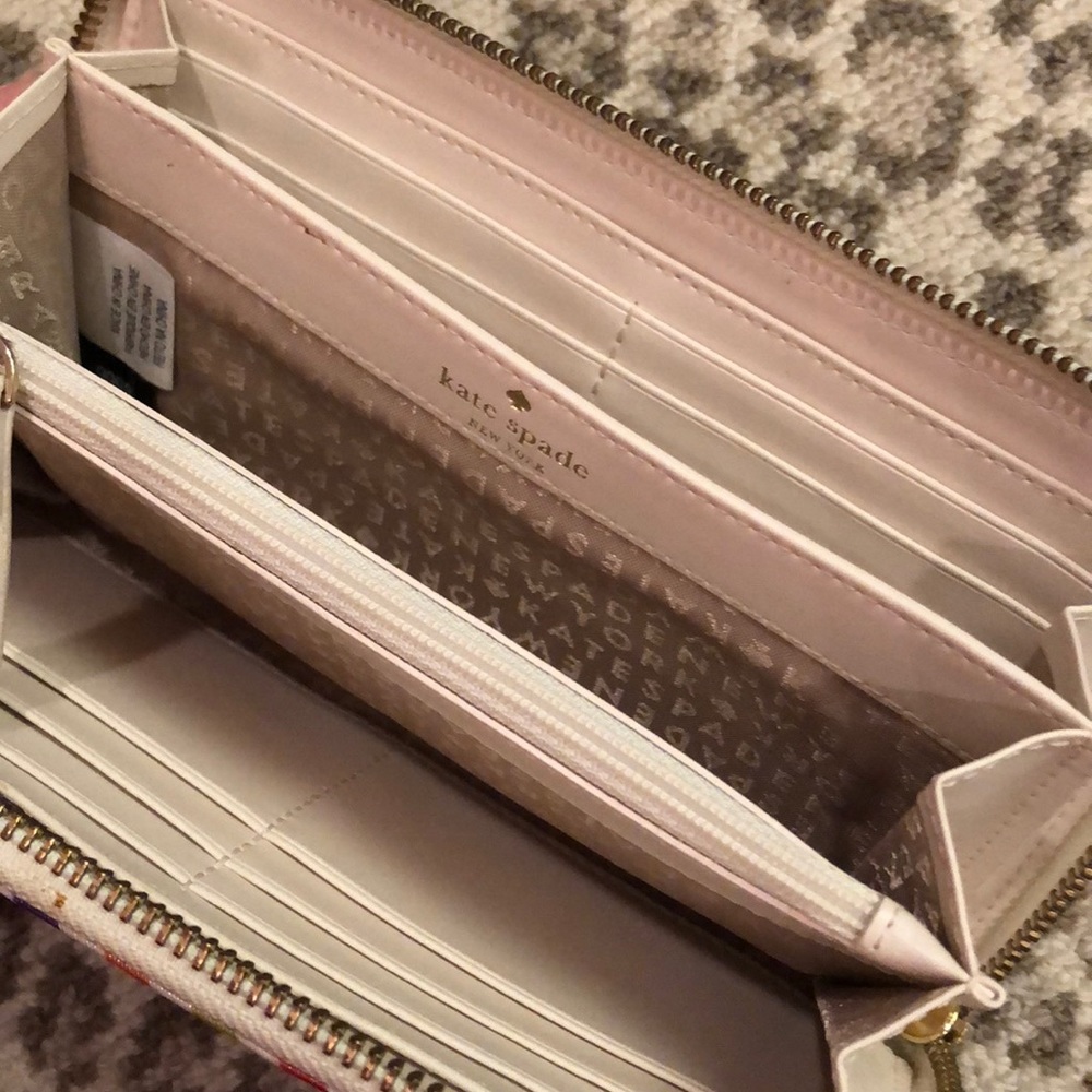 KATE SPADE WALLET! - Picture 3 of 4